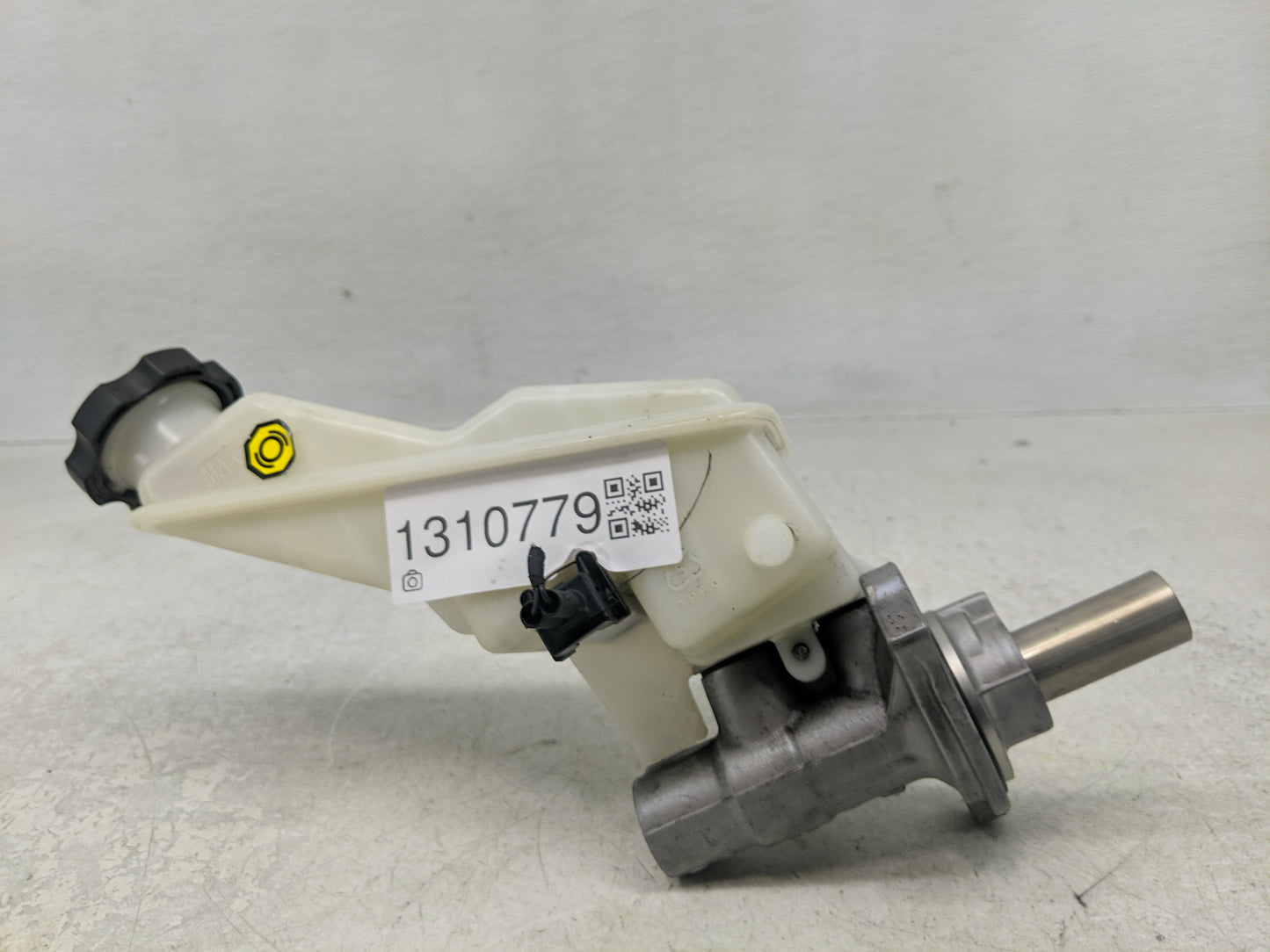 2013-2019 Hyundai Santa Fe Brake Master Cylinder 1310779 - Oemusedautoparts1.com