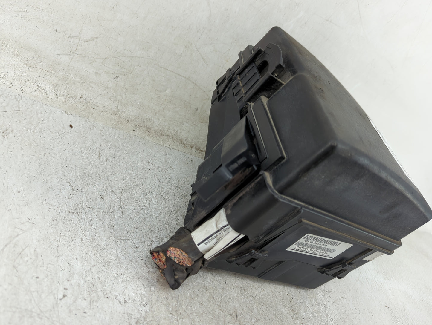 2013 Hyundai Santa Fe Fusebox Fuse Box Panel Relay Module Fits OEM Used Auto Parts - Oemusedautoparts1.com