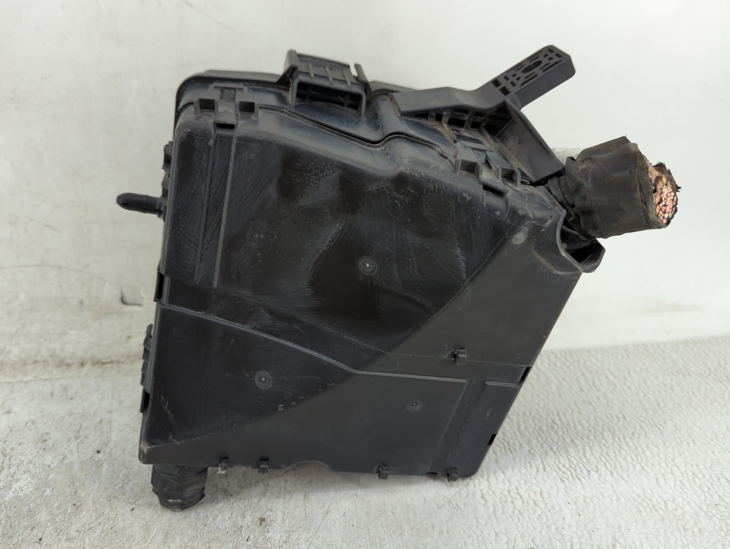 2013 Hyundai Santa Fe Fusebox Fuse Box Panel Relay Module Fits OEM Used Auto Parts - Oemusedautoparts1.com