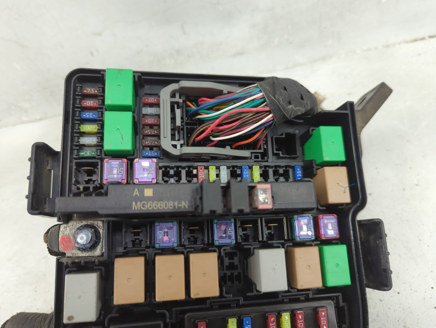 2013 Hyundai Santa Fe Fusebox Fuse Box Panel Relay Module P/N:MG666081-N 39160-37110, 91951-2W000, 91956-00001 Fits OEM Used