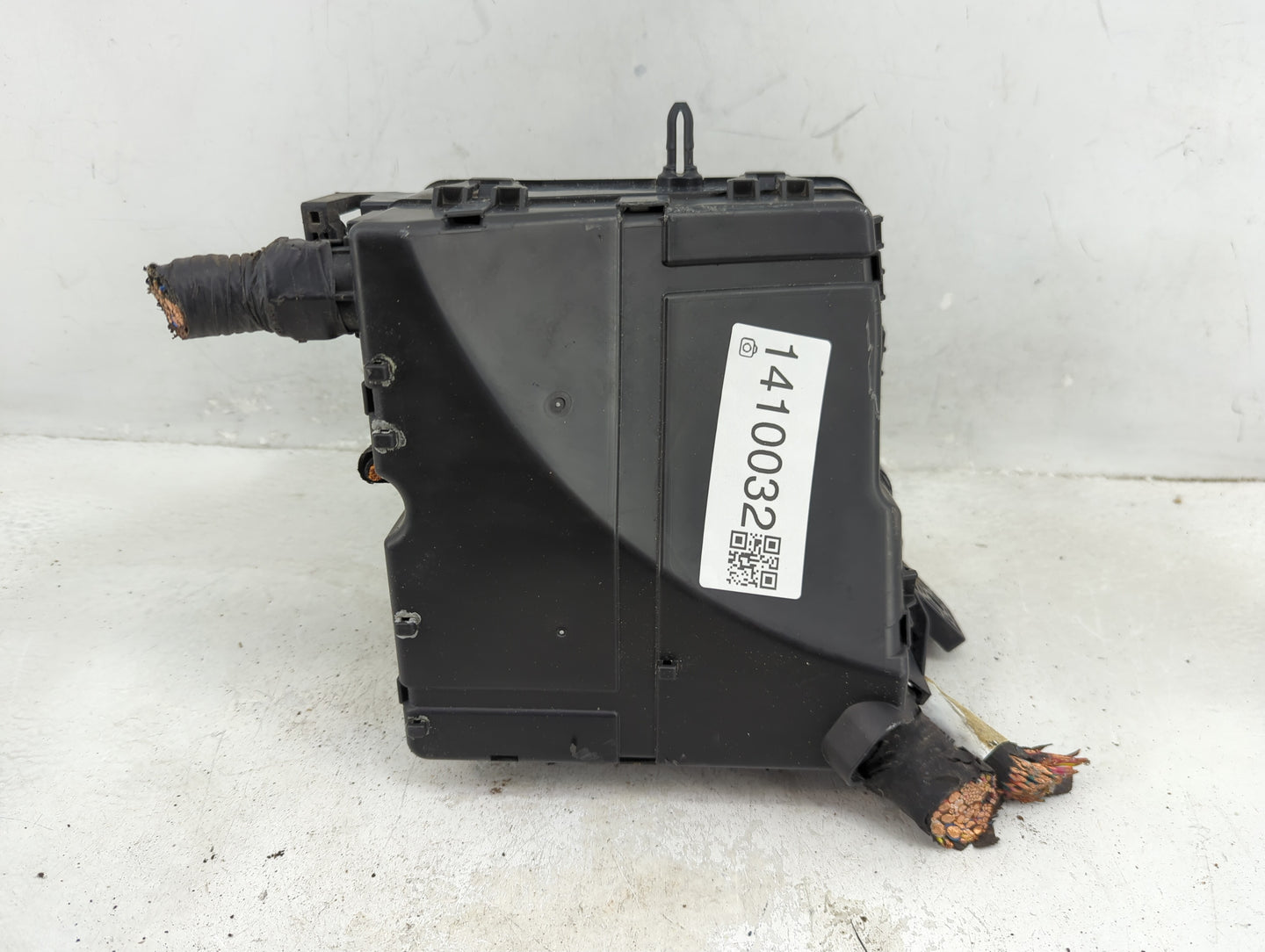 2013 Hyundai Santa Fe Fusebox Fuse Box Panel Relay Module P/N:MG666081-N 39160-37110, 91951-2W000, 91956-00001 Fits OEM Used