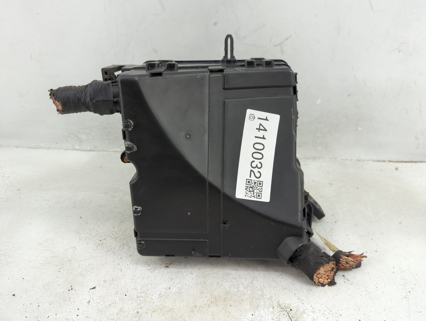 2013 Hyundai Santa Fe Fusebox Fuse Box Panel Relay Module P/N:MG666081-N 39160-37110, 91951-2W000, 91956-00001 Fits OEM Used