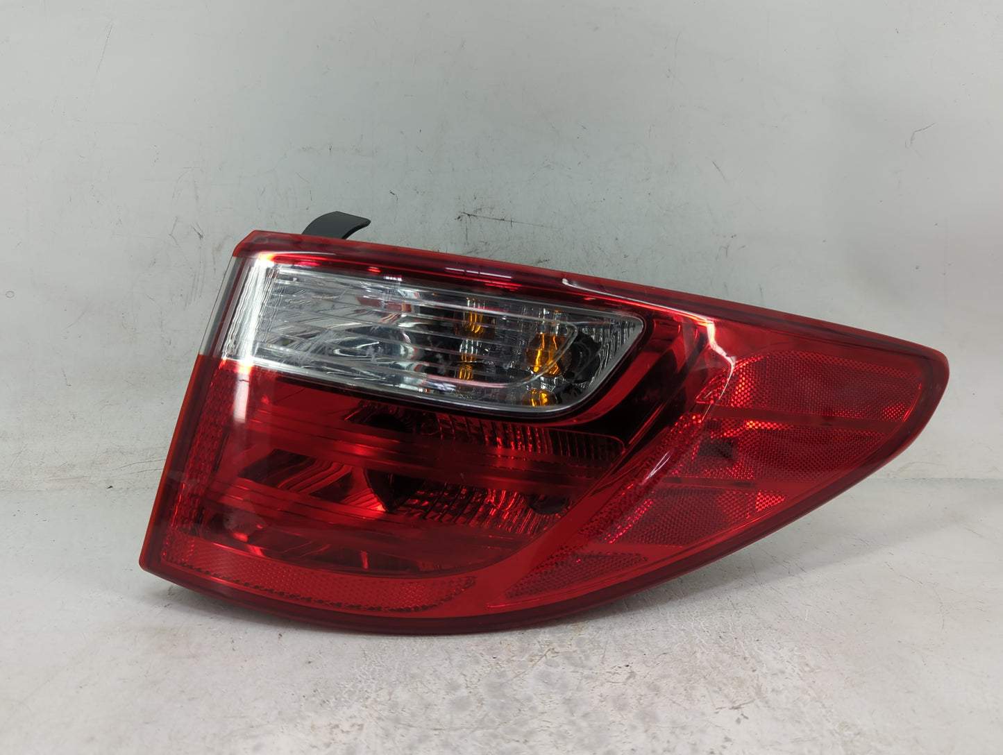 2013-2016 Hyundai Santa Fe Tail Light Assembly Passenger Right OEM P/N:92402-B8000 Fits Fits 2013 2014 2015 2016 OEM Used Au