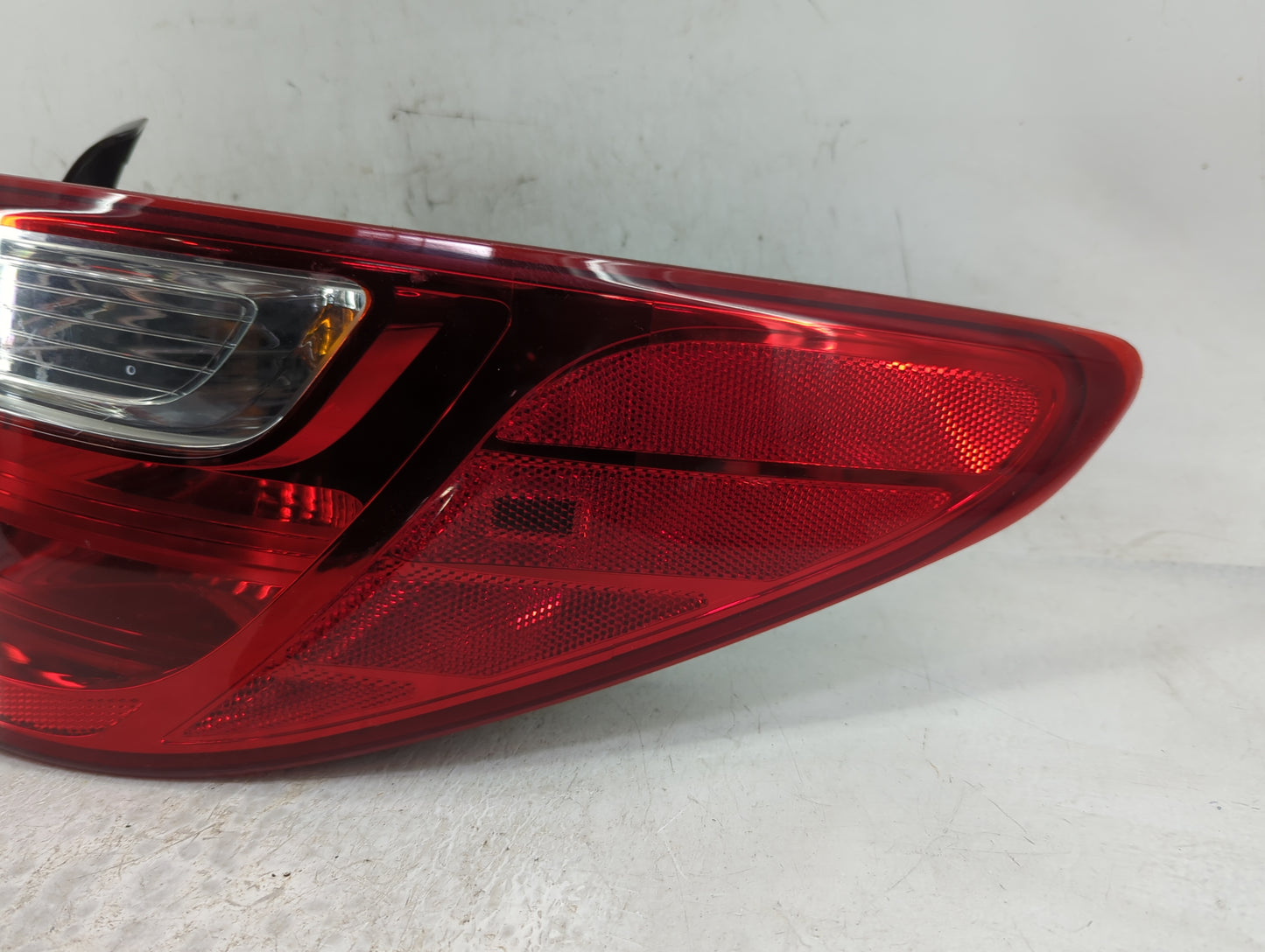 2013-2016 Hyundai Santa Fe Tail Light Assembly Passenger Right OEM P/N:92402-B8000 Fits Fits 2013 2014 2015 2016 OEM Used Au