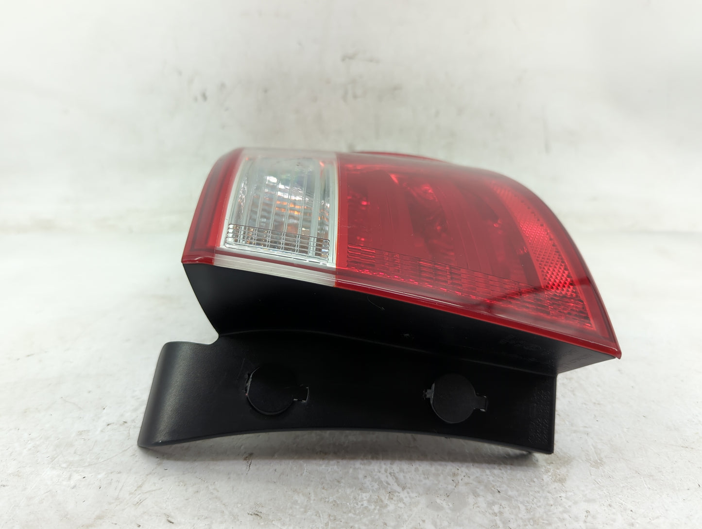 2013-2016 Hyundai Santa Fe Tail Light Assembly Passenger Right OEM P/N:92402-B8000 Fits Fits 2013 2014 2015 2016 OEM Used Au