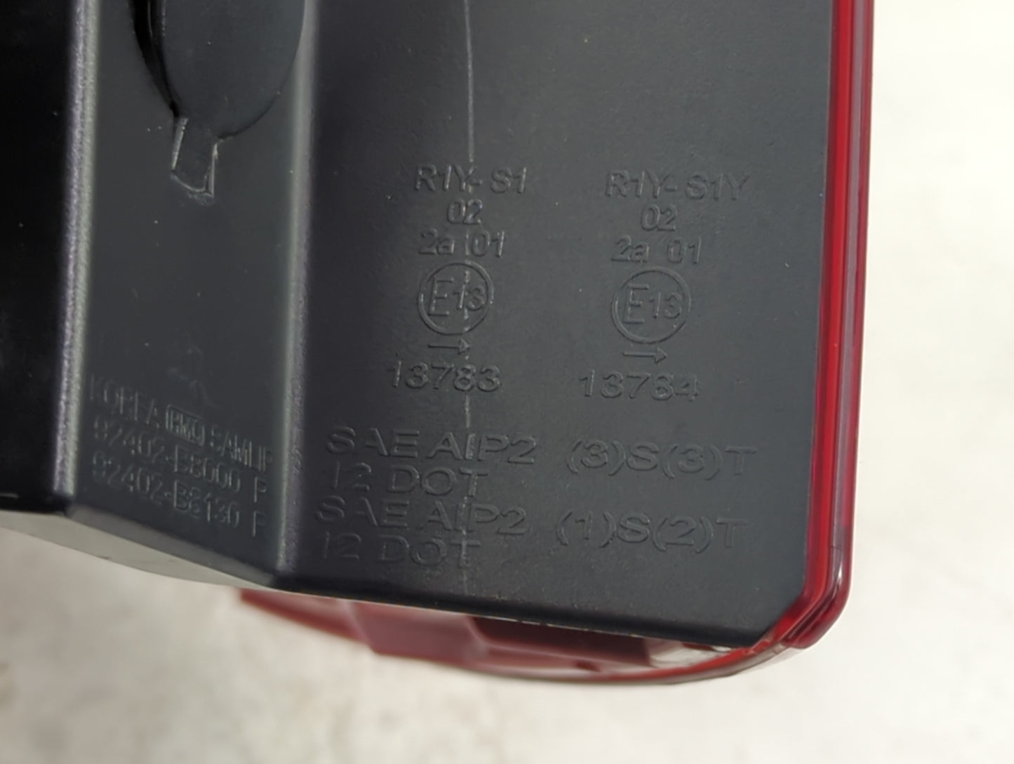 2013-2016 Hyundai Santa Fe Tail Light Assembly Passenger Right OEM P/N:92402-B8000 Fits Fits 2013 2014 2015 2016 OEM Used Au