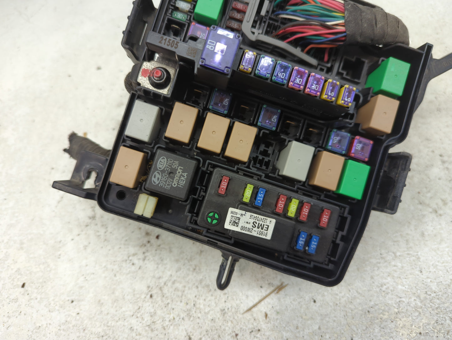 2013 Hyundai Santa Fe Fusebox Fuse Box Panel Relay Module P/N:91956-00001 91951-2W000 Fits OEM Used Auto Parts - Oemusedauto