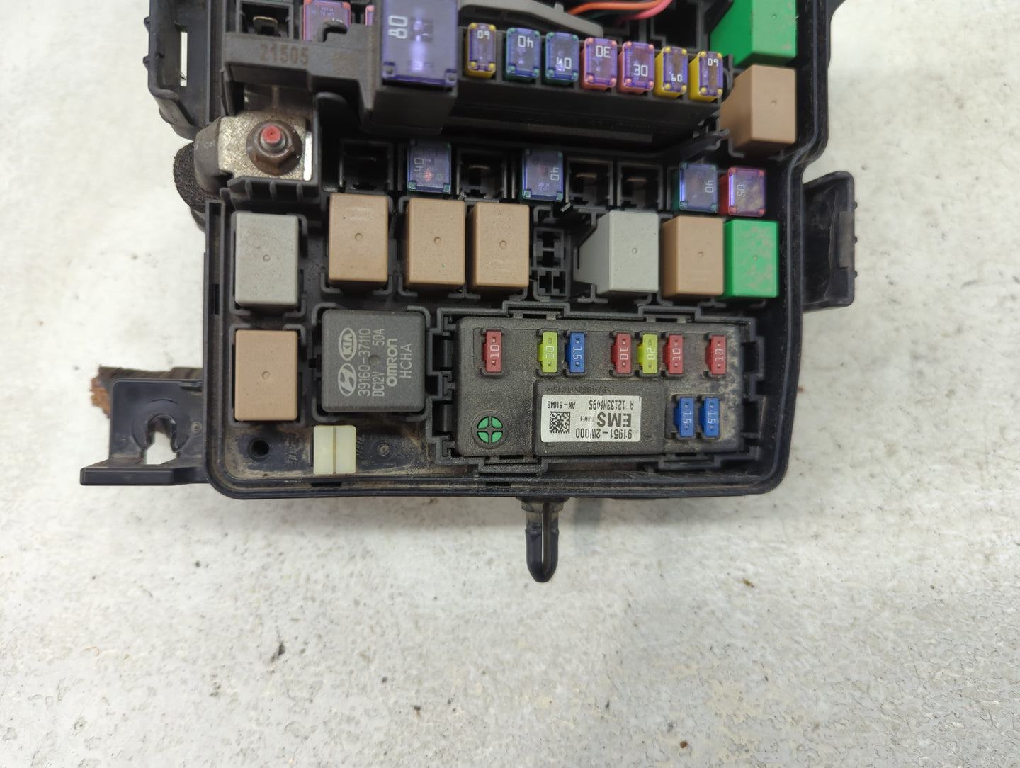 2013 Hyundai Santa Fe Fusebox Fuse Box Panel Relay Module P/N:91951-2W000 Fits OEM Used Auto Parts - Oemusedautoparts1.com