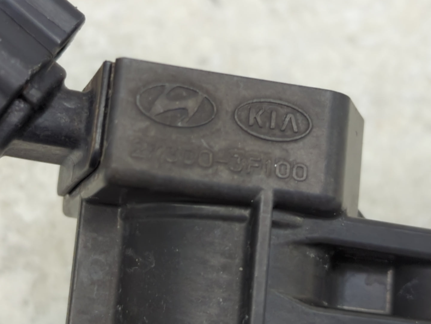 2010-2012 Hyundai Santa Fe Ignition Coil Igniter Pack - Oemusedautoparts1.com