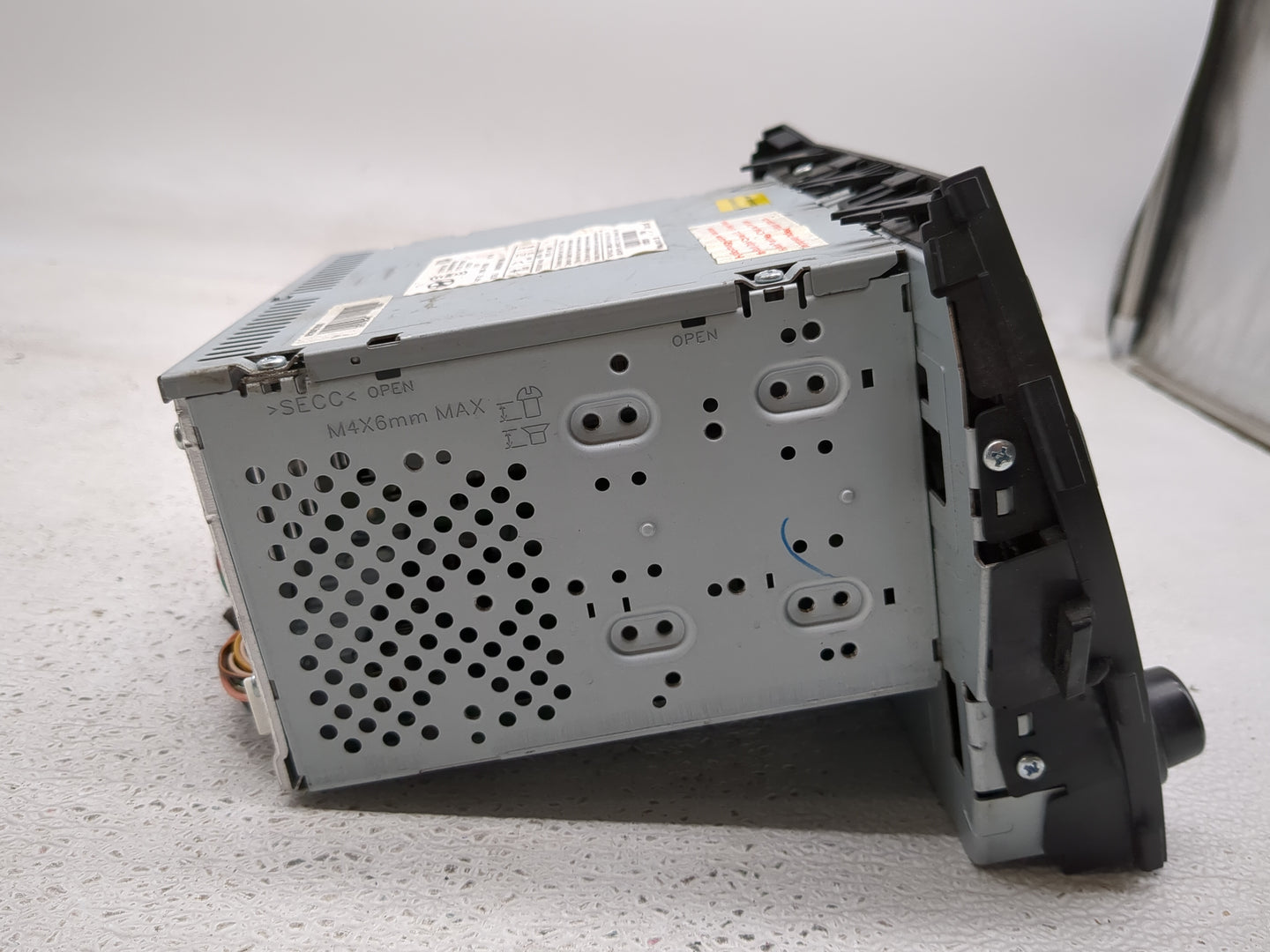 2013-2014 Hyundai Santa Fe Radio AM FM Cd Player Receiver Replacement P/N:961804Z1004X Fits Fits 2013 2014 OEM Used Auto Par