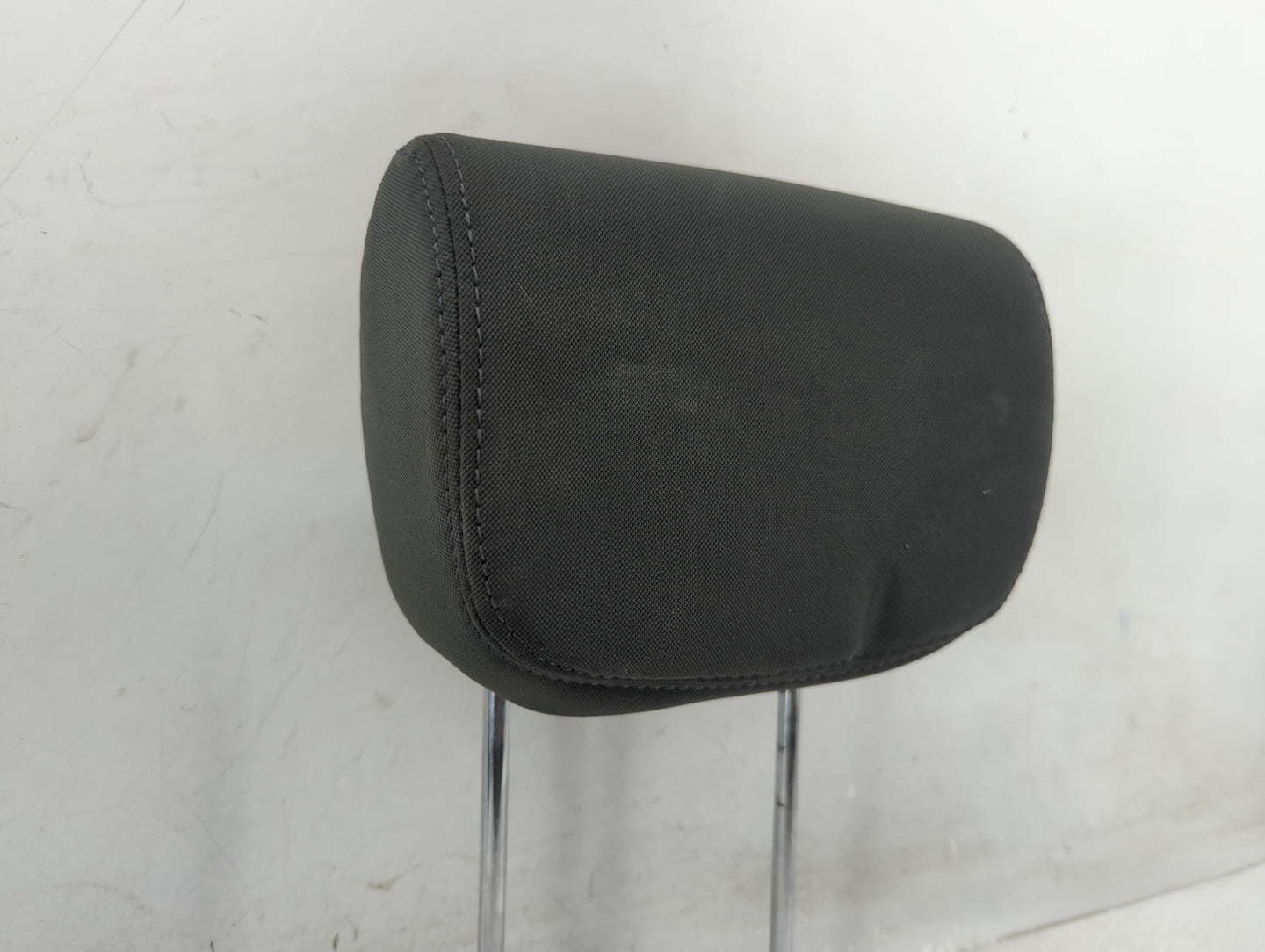 2013-2016 Hyundai Santa Fe Headrest Head Rest Rear Center Seat Fits Fits 2013 2014 2015 2016 OEM Used Auto Parts - Oemusedau