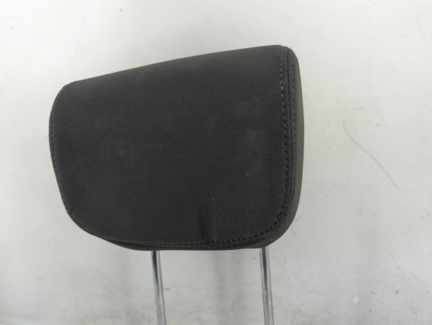2013-2016 Hyundai Santa Fe Headrest Head Rest Rear Center Seat Fits Fits 2013 2014 2015 2016 OEM Used Auto Parts - Oemusedau