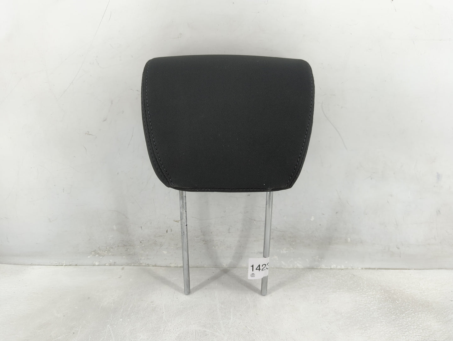 2013-2016 Hyundai Santa Fe Headrest Head Rest Rear Center Seat Fits Fits 2013 2014 2015 2016 OEM Used Auto Parts - Oemusedau