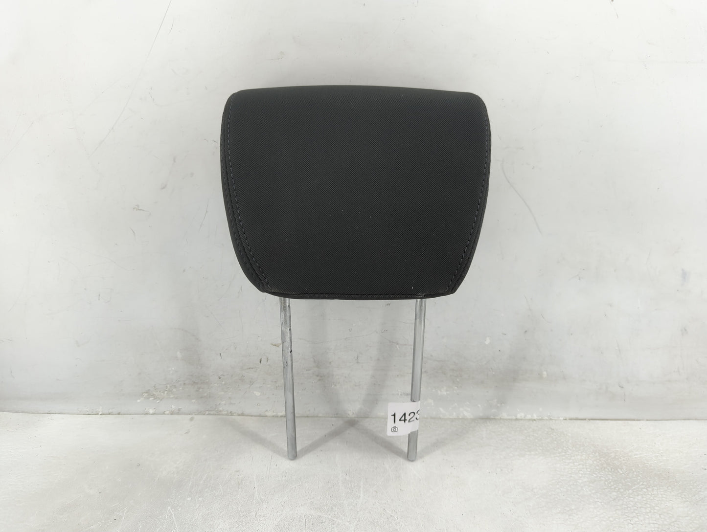 2013-2016 Hyundai Santa Fe Headrest Head Rest Rear Center Seat Fits Fits 2013 2014 2015 2016 OEM Used Auto Parts - Oemusedau