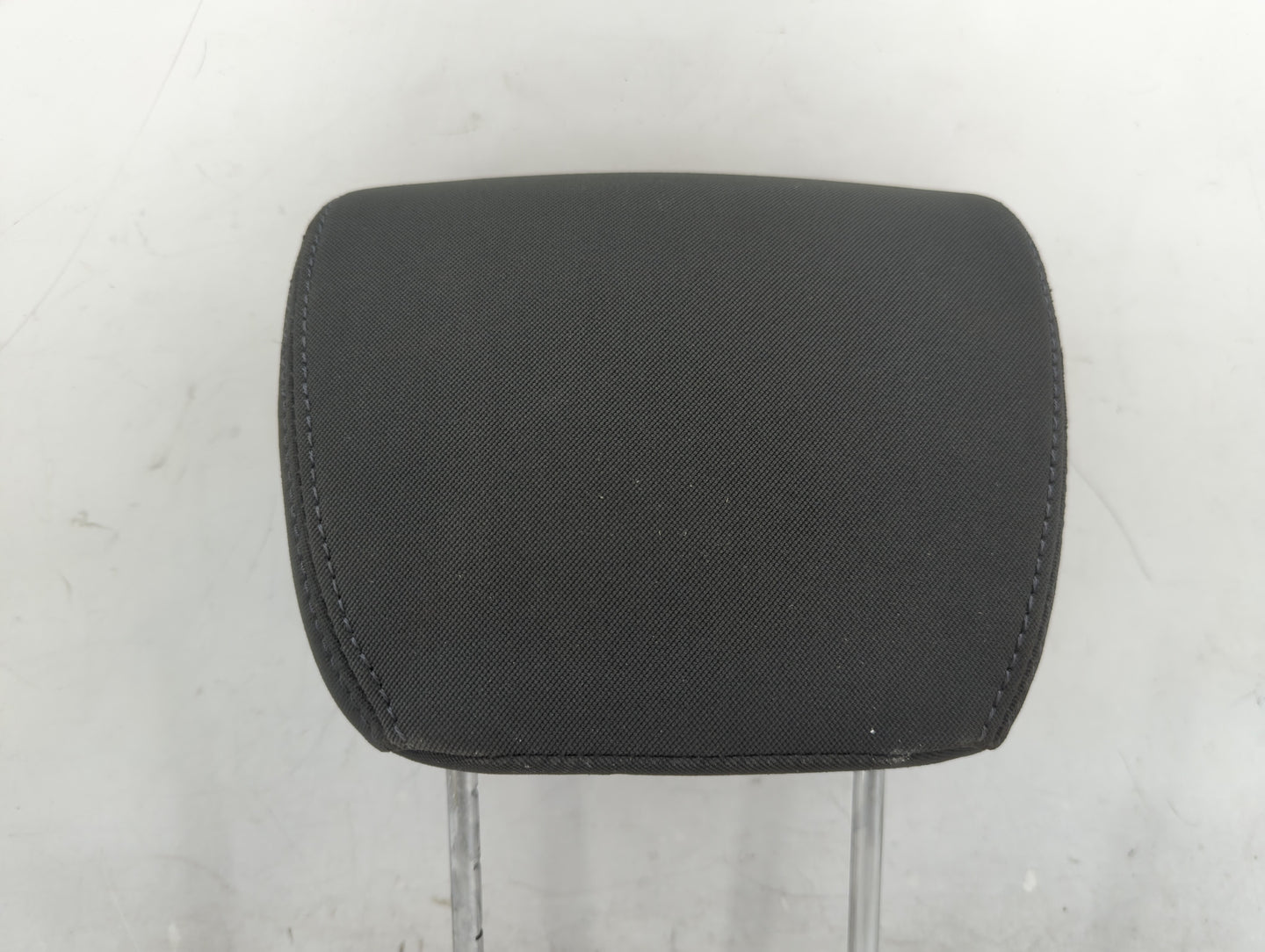 2013-2016 Hyundai Santa Fe Headrest Head Rest Rear Center Seat Fits Fits 2013 2014 2015 2016 OEM Used Auto Parts - Oemusedau