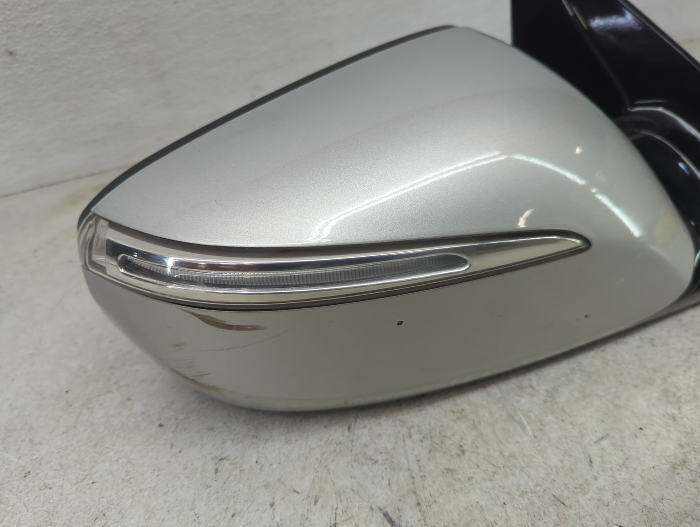 2013-2016 Hyundai Santa Fe Passenger Side View Mirror - Right Door Mirror OEM Used - Oemusedautoparts1.com