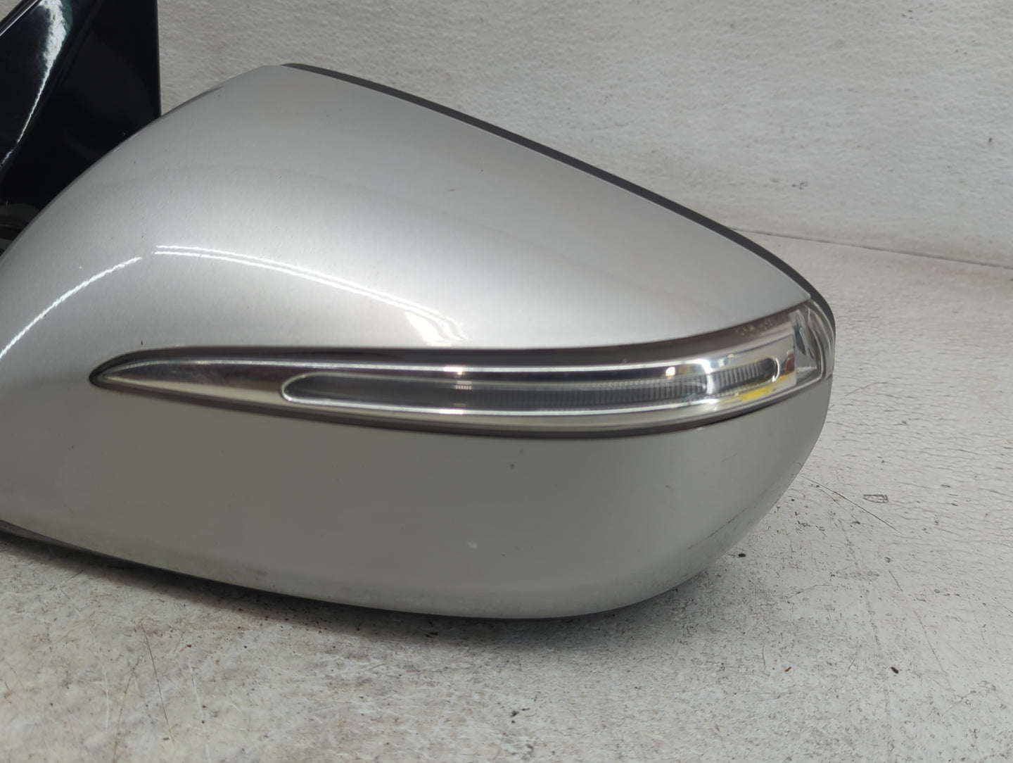2013-2016 Hyundai Santa Fe Driver Side View Mirror - Left Door Mirror OEM Used - Oemusedautoparts1.com