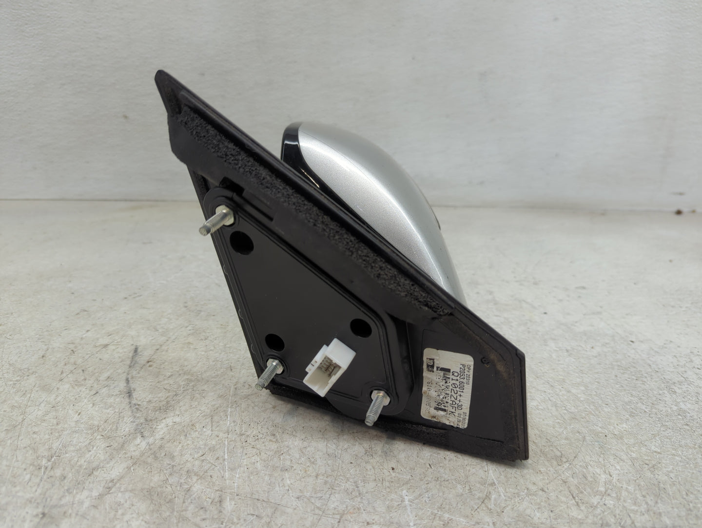 2013-2016 Hyundai Santa Fe Driver Side View Mirror - Left Door Mirror OEM Used - Oemusedautoparts1.com