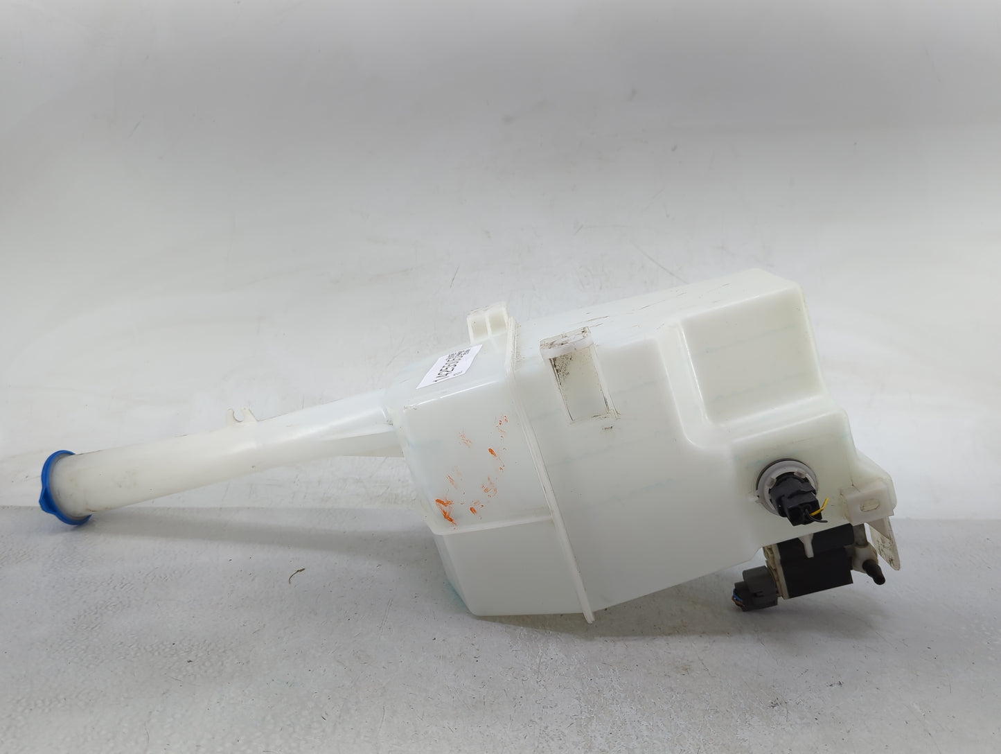 2013-2016 Hyundai Santa Fe Windshield Washer Fluid Reservoir Bottle Oem - Oemusedautoparts1.com
