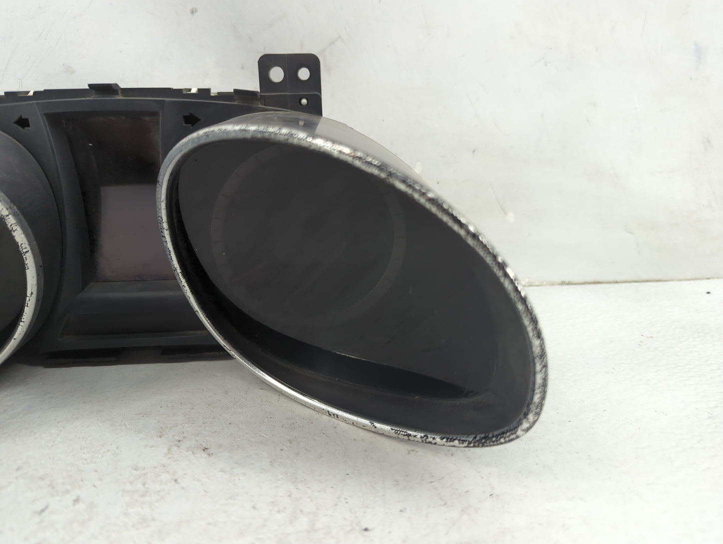 2013-2014 Hyundai Santa Fe Instrument Cluster Speedometer Gauges P/N:94011-B8041 Fits Fits 2013 2014 OEM Used Auto Parts - O
