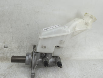compare product 2013-2019 Hyundai Santa Fe Brake Master Cylinder 1451142