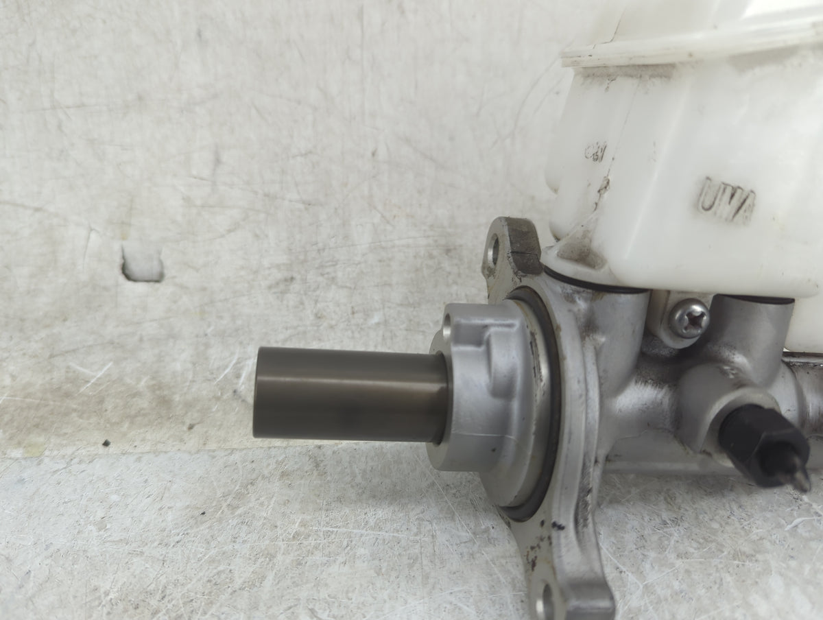 2013-2019 Hyundai Santa Fe Brake Master Cylinder 1451142 - Oemusedautoparts1.com