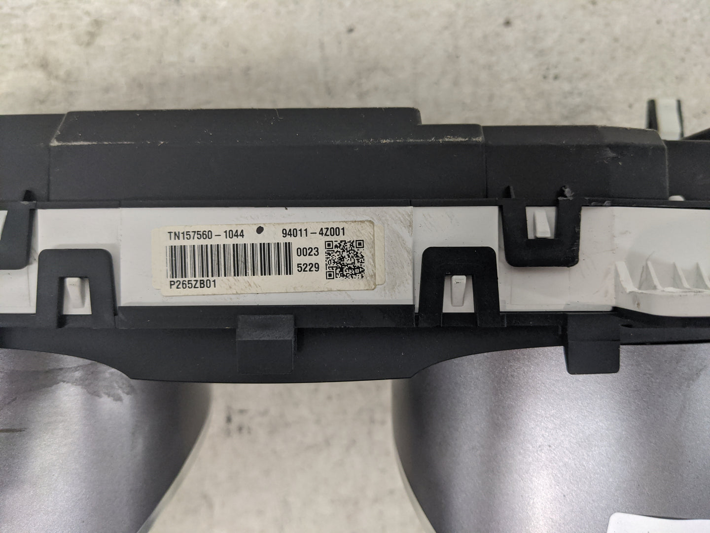 2013-2014 Hyundai Santa Fe Instrument Cluster Speedometer Gauges P/N:94011-4Z001 TN157560-1044 Miles:90K Fits Fits 2013 2014