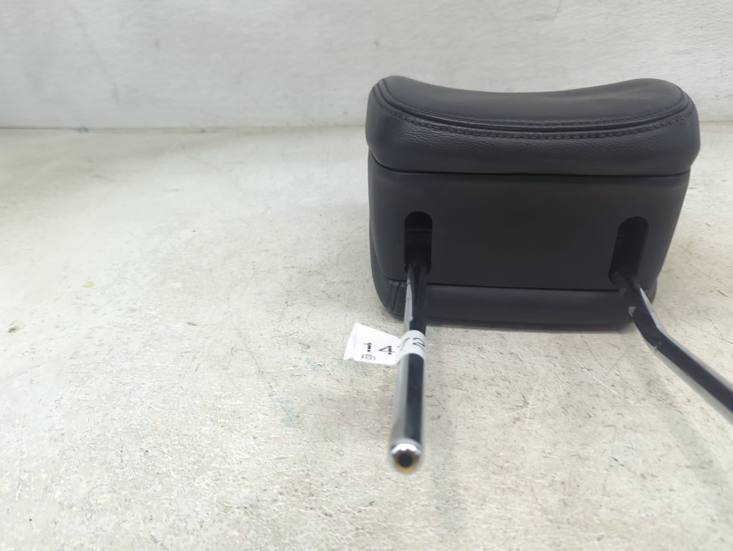 2013 Hyundai Santa Fe Headrest Head Rest Front Driver Seat Black - Oemusedautoparts1.com