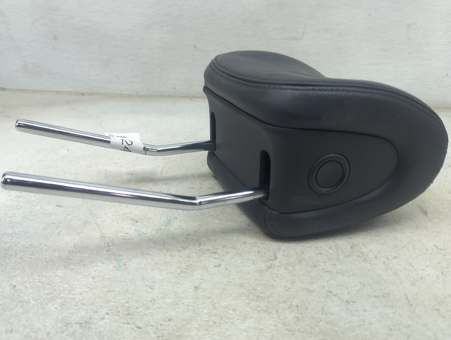 2013 Hyundai Santa Fe Headrest Head Rest Front Driver Seat Black - Oemusedautoparts1.com