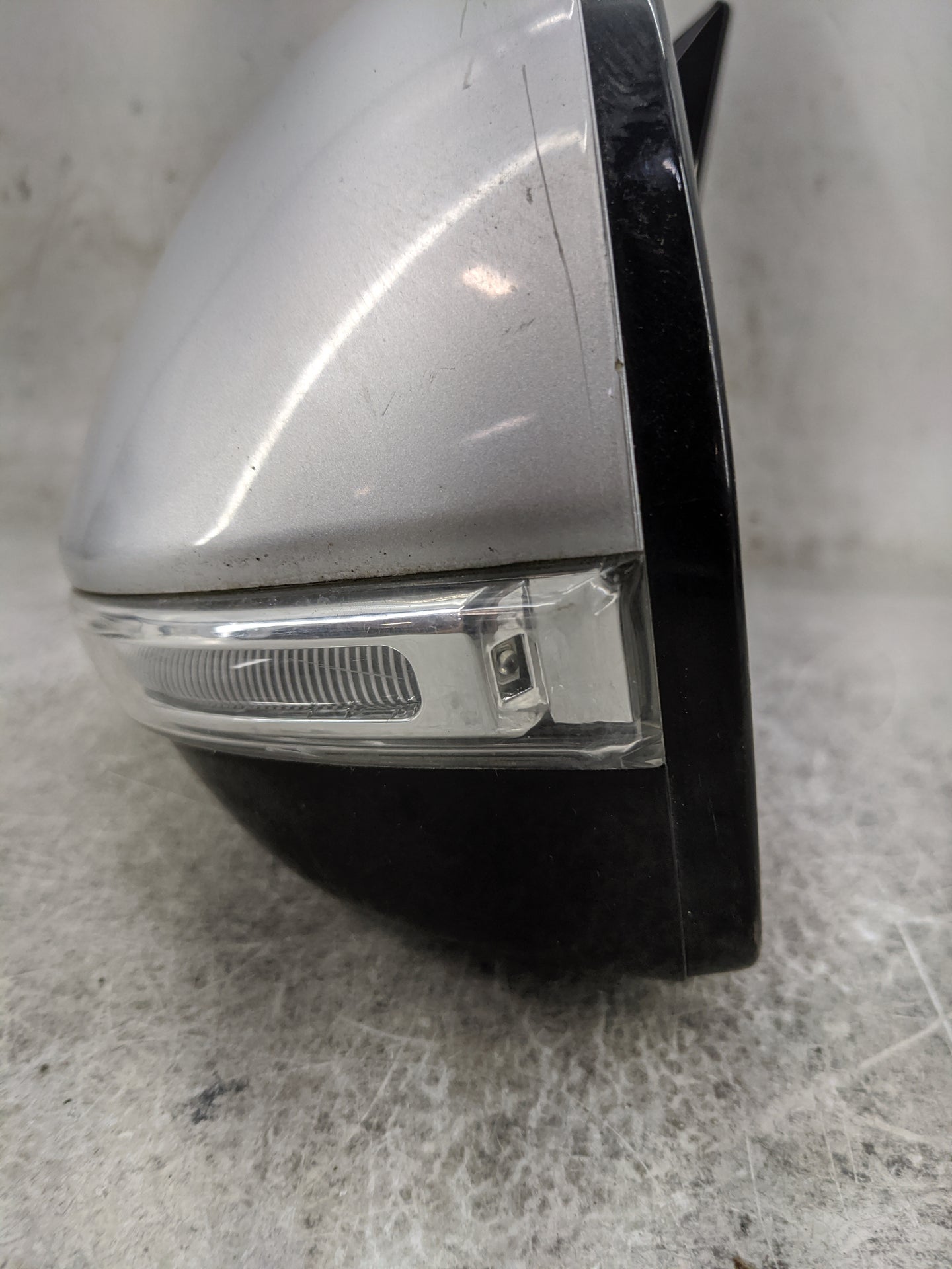 2013-2016 Hyundai Santa Fe Driver Side View Mirror - Left Door Mirror OEM Used - Oemusedautoparts1.com