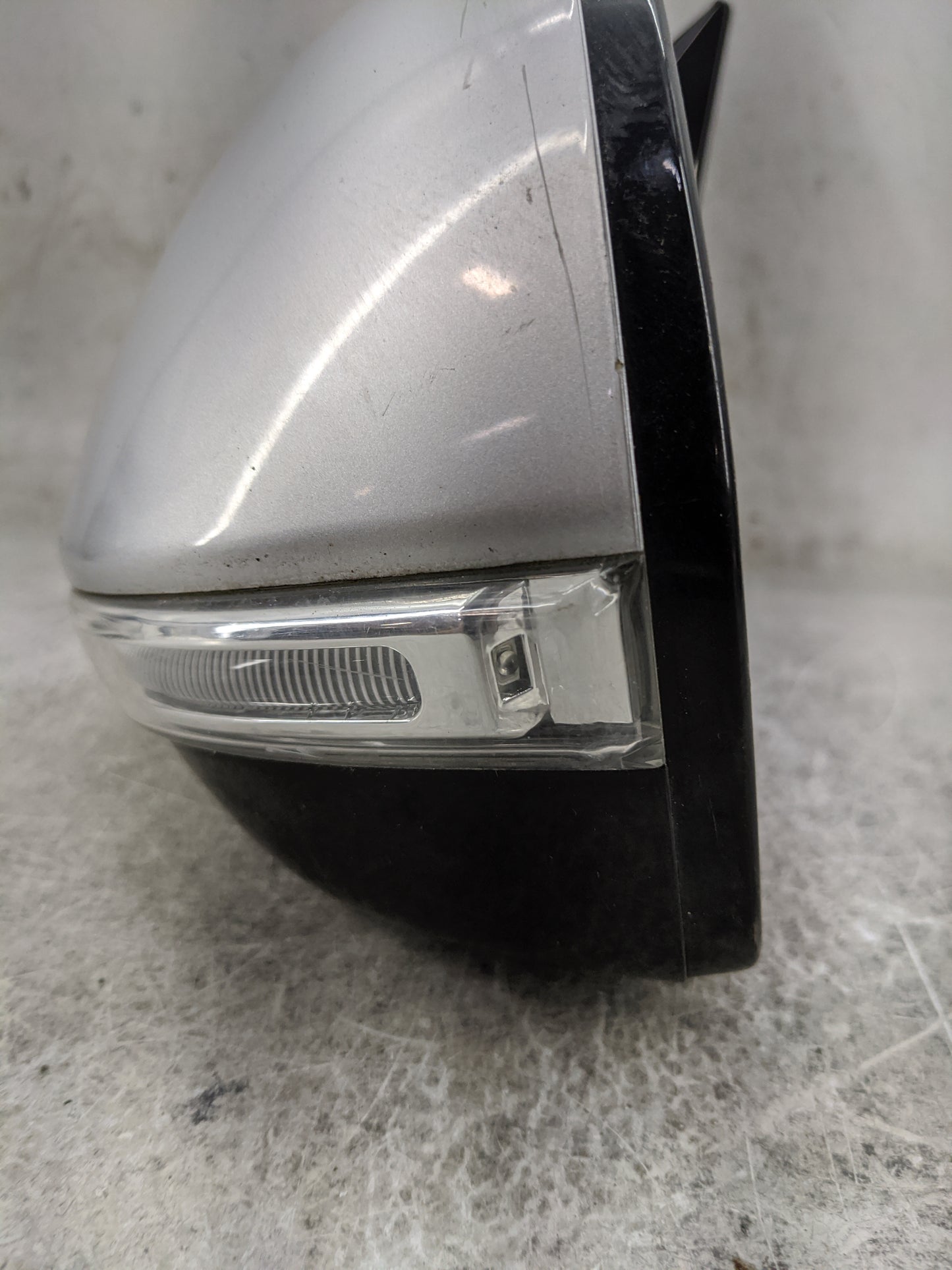 2013-2016 Hyundai Santa Fe Driver Side View Mirror - Left Door Mirror OEM Used - Oemusedautoparts1.com