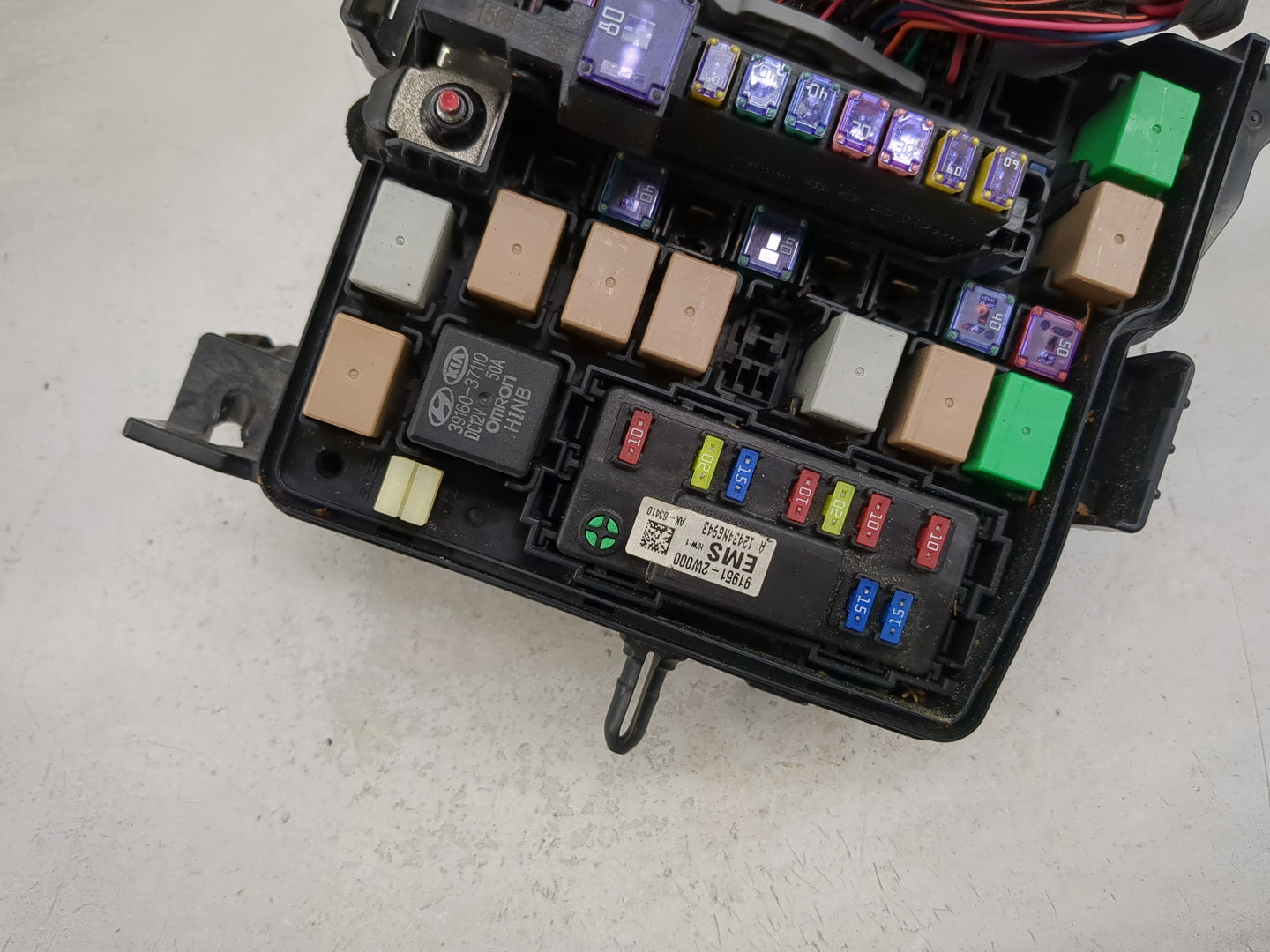 2013 Hyundai Santa Fe Fusebox Fuse Box Panel Relay Module P/N:91951-2W000 91956-00001, 39160-3T110 Fits OEM Used Auto Parts 