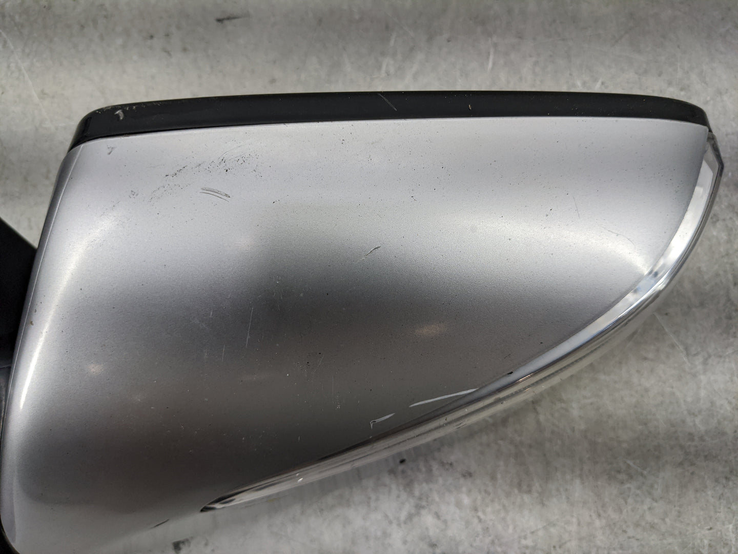 2013-2016 Hyundai Santa Fe Driver Side View Mirror - Left Door Mirror OEM Used - Oemusedautoparts1.com