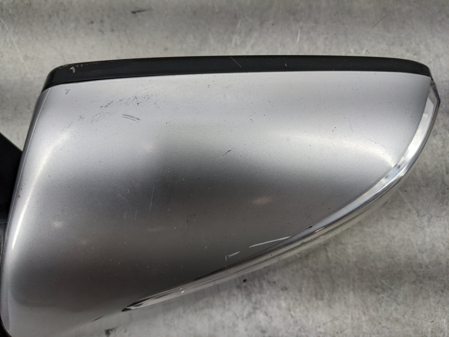 2013-2016 Hyundai Santa Fe Driver Side View Mirror - Left Door Mirror OEM Used - Oemusedautoparts1.com