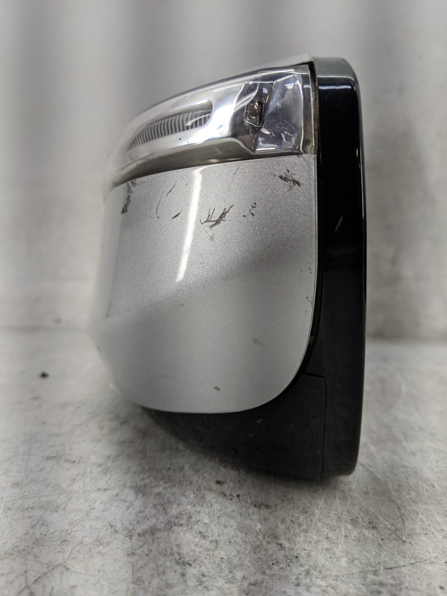 2013-2016 Hyundai Santa Fe Driver Side View Mirror - Left Door Mirror OEM Used - Oemusedautoparts1.com