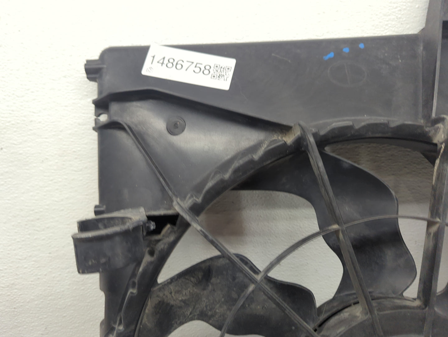 2013 Hyundai Santa Fe Electric Radiator Cooling Fan Motor Assembly Fits OEM Used Auto Parts - Oemusedautoparts1.com