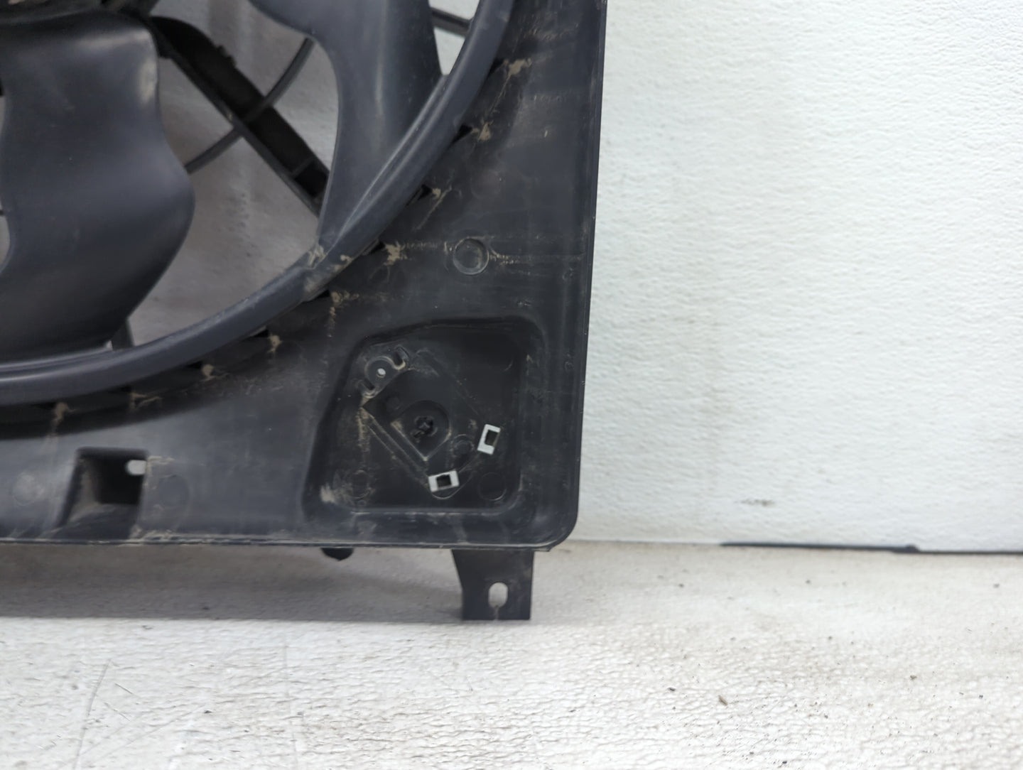 2013 Hyundai Santa Fe Electric Radiator Cooling Fan Motor Assembly Fits OEM Used Auto Parts - Oemusedautoparts1.com