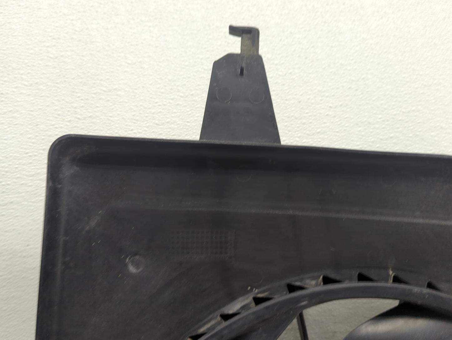 2013 Hyundai Santa Fe Electric Radiator Cooling Fan Motor Assembly Fits OEM Used Auto Parts - Oemusedautoparts1.com
