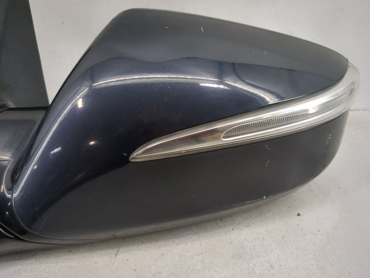 2013-2016 Hyundai Santa Fe Driver Side View Mirror - Left Door Mirror OEM Used - Oemusedautoparts1.com