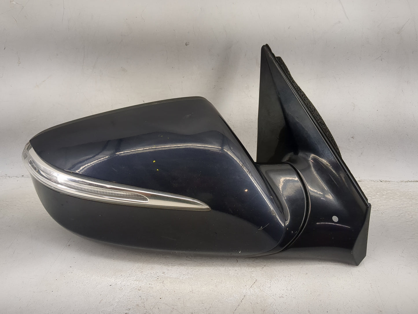 2013-2016 Hyundai Santa Fe Passenger Side View Mirror - Right Door Mirror OEM Used - Oemusedautoparts1.com