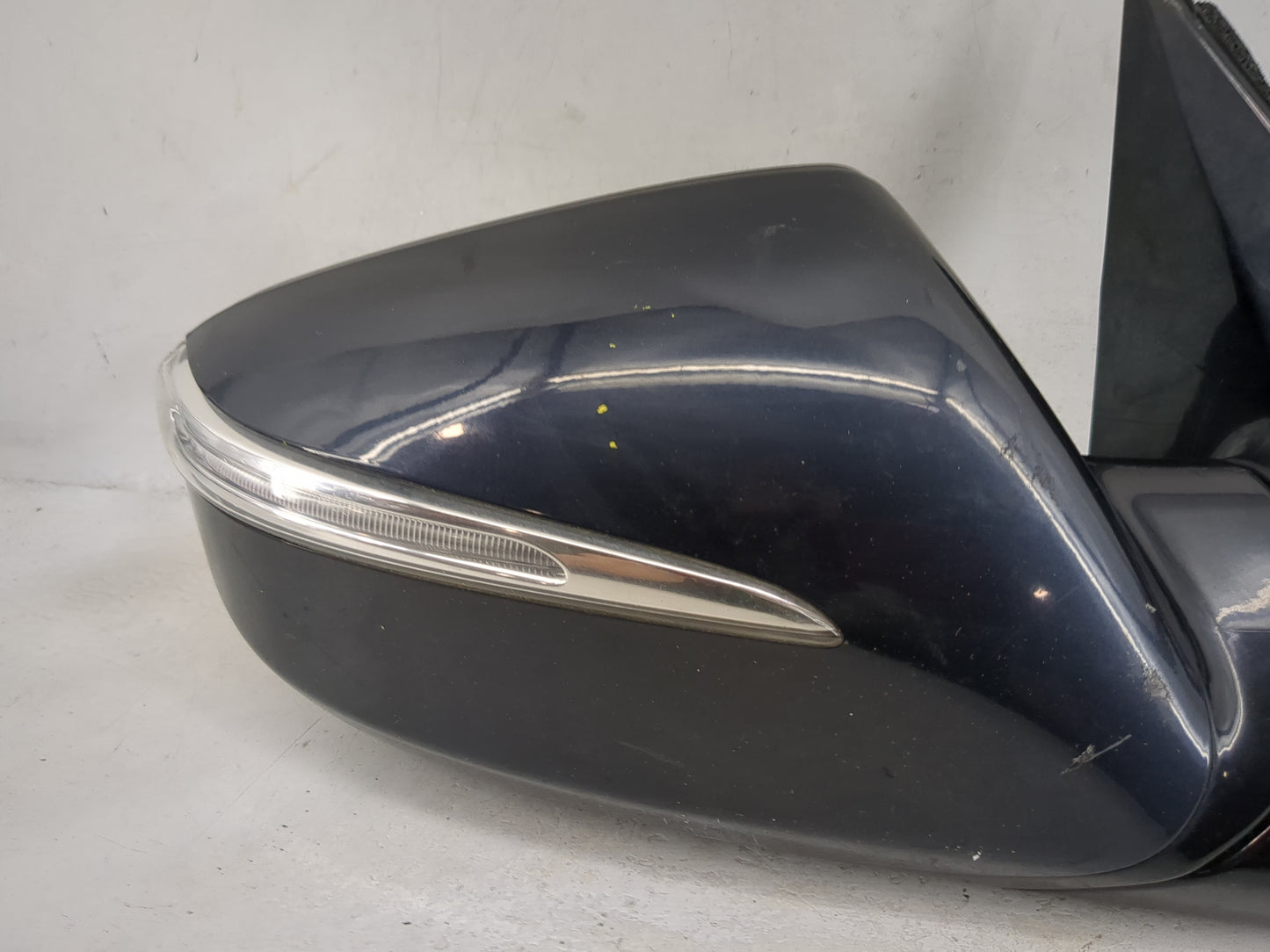 2013-2016 Hyundai Santa Fe Passenger Side View Mirror - Right Door Mirror OEM Used - Oemusedautoparts1.com