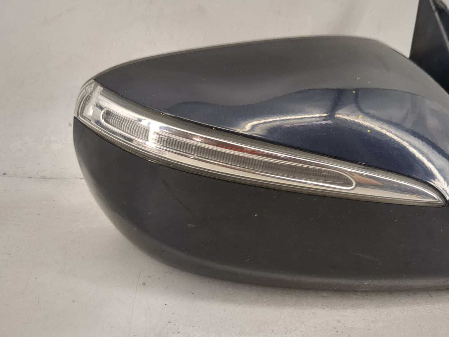 2013-2016 Hyundai Santa Fe Passenger Side View Mirror - Right Door Mirror OEM Used - Oemusedautoparts1.com