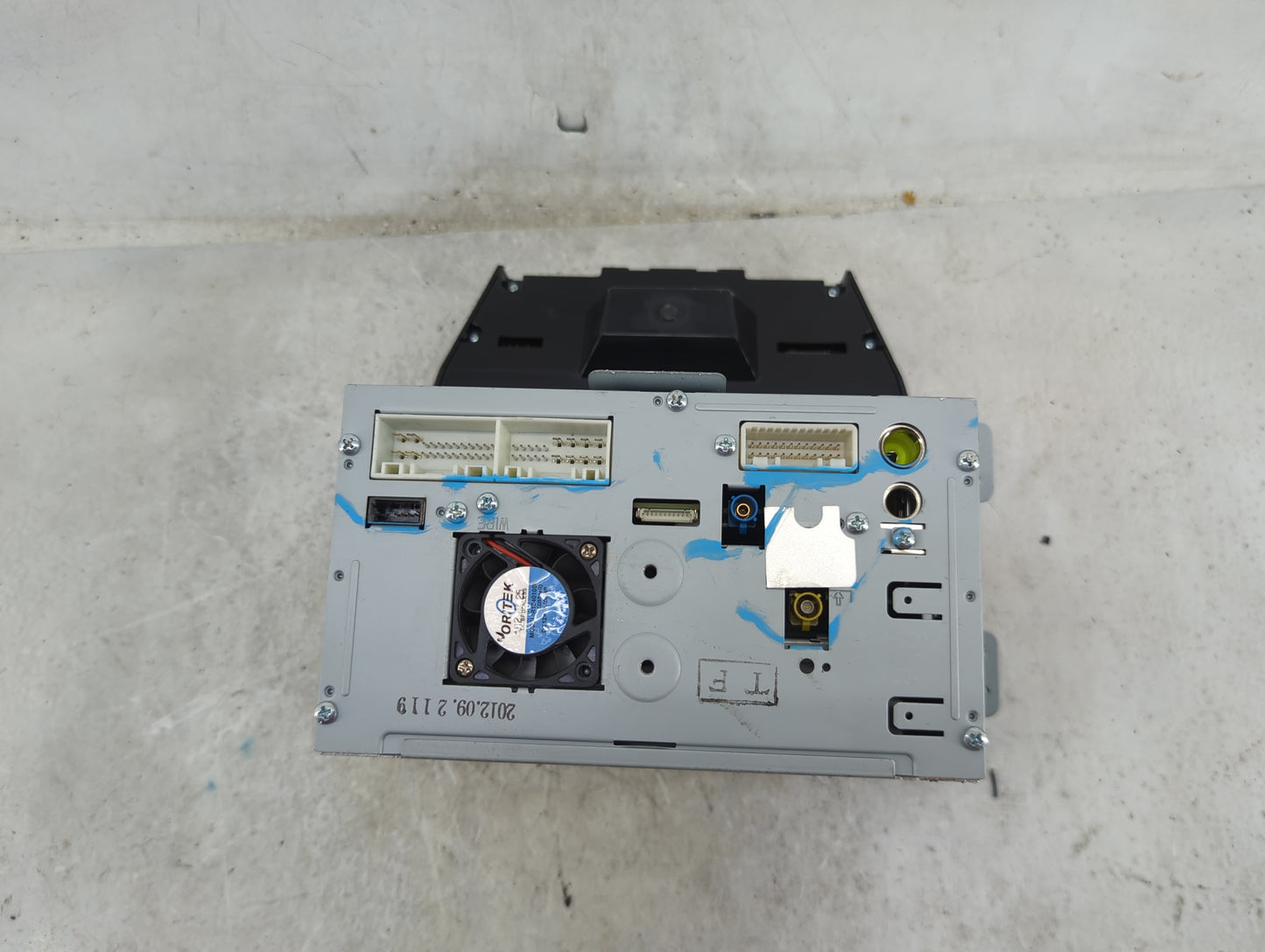 2013 Hyundai Santa Fe Radio AM FM Cd Player Receiver Replacement Fits OEM Used Auto Parts - Oemusedautoparts1.com