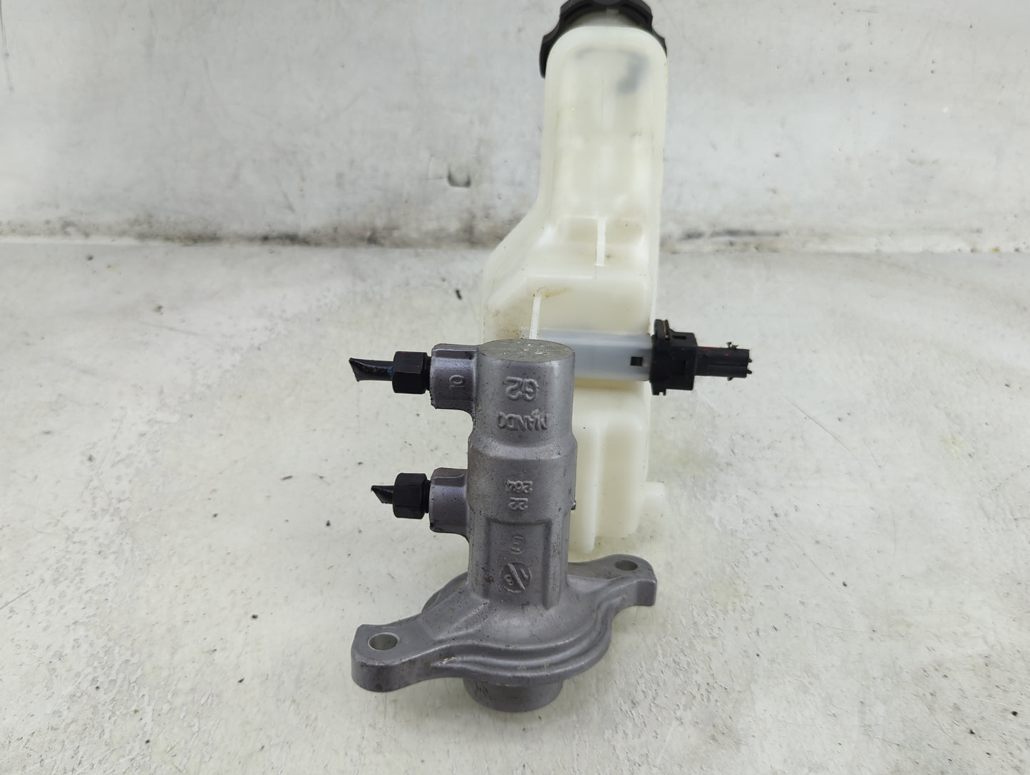 2013-2019 Hyundai Santa Fe Brake Master Cylinder 1492277 - Oemusedautoparts1.com
