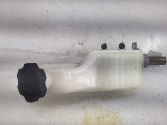 compare product 2013-2019 Hyundai Santa Fe Brake Master Cylinder 1497658
