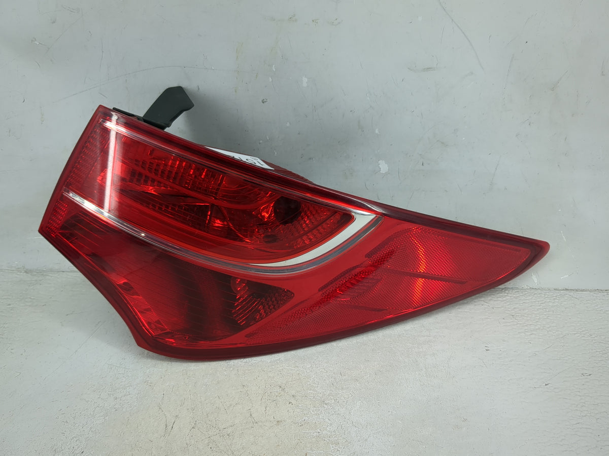 2013 Hyundai Santa Fe Passenger Right Side Deck Lid Mounted Tail Light 1512379 - Oemusedautoparts1.com