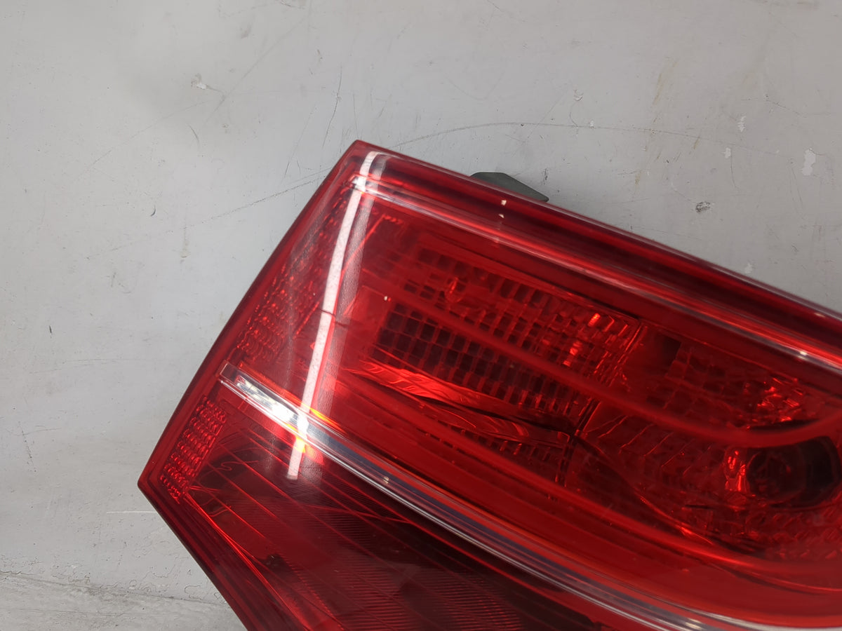 2013 Hyundai Santa Fe Passenger Right Side Deck Lid Mounted Tail Light 1512379 - Oemusedautoparts1.com