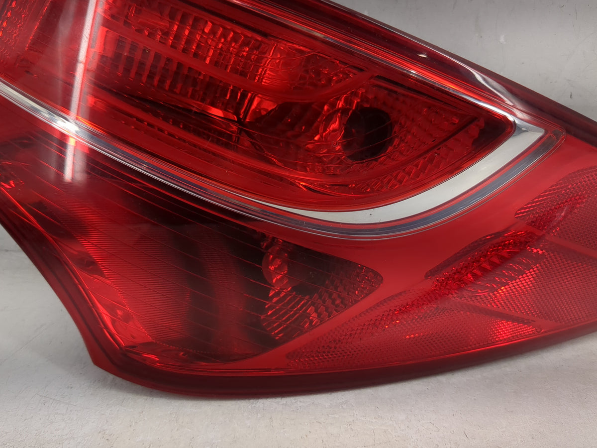 2013 Hyundai Santa Fe Passenger Right Side Deck Lid Mounted Tail Light 1512379 - Oemusedautoparts1.com