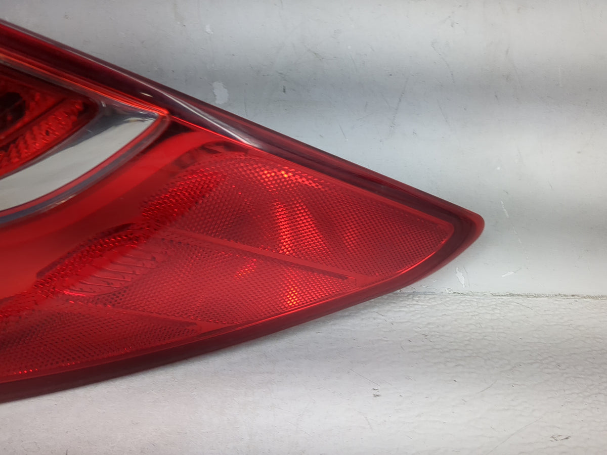 2013 Hyundai Santa Fe Passenger Right Side Deck Lid Mounted Tail Light 1512379 - Oemusedautoparts1.com