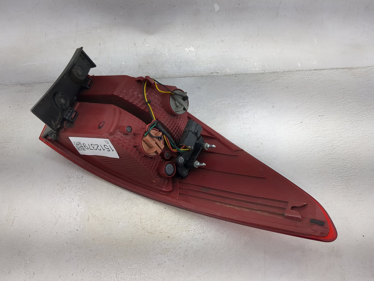 2013 Hyundai Santa Fe Passenger Right Side Deck Lid Mounted Tail Light 1512379 - Oemusedautoparts1.com